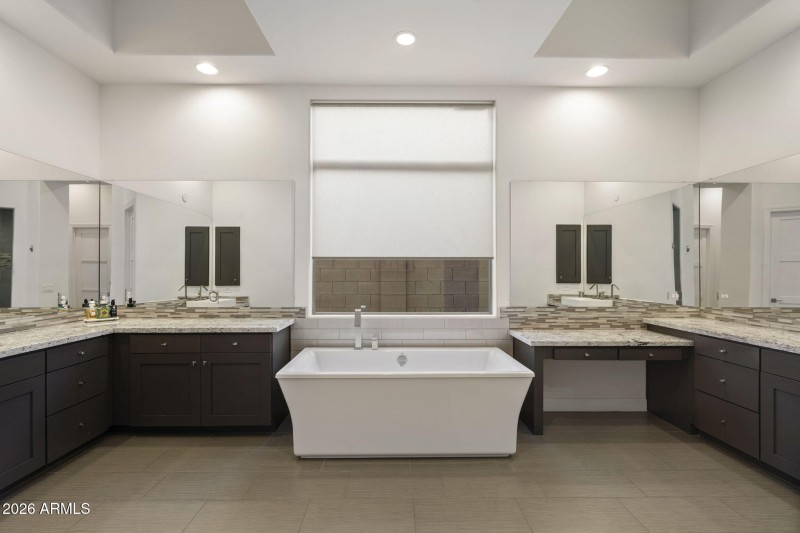 Spa-Inspired Bath w Soaking Tub