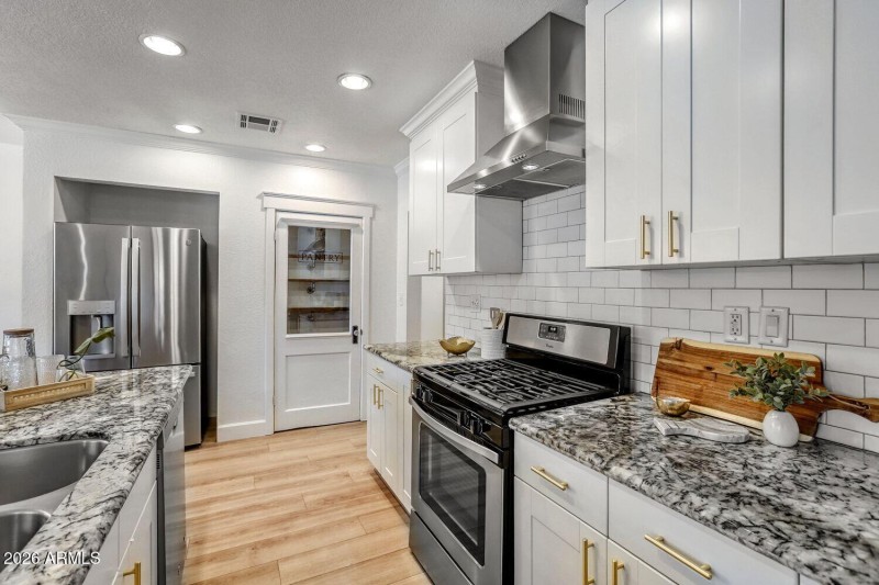 4036 North 40th Place - Web Quality - 01