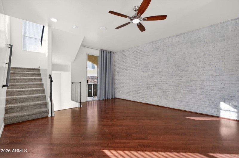 6-web-or-mls-20-E Neville Ave