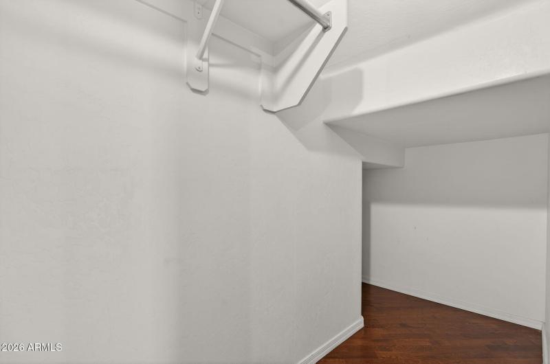 17-web-or-mls-14-E Neville Ave