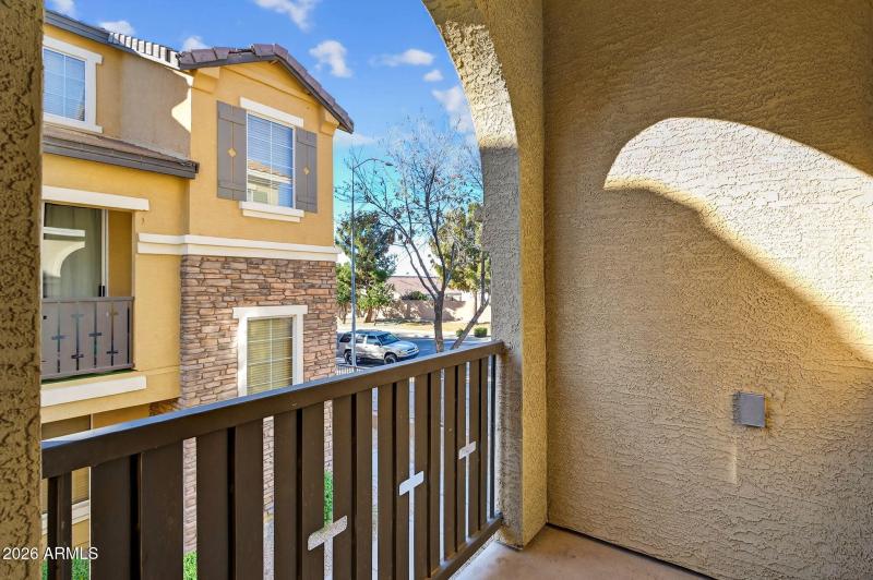 26-web-or-mls-23-E Neville Ave