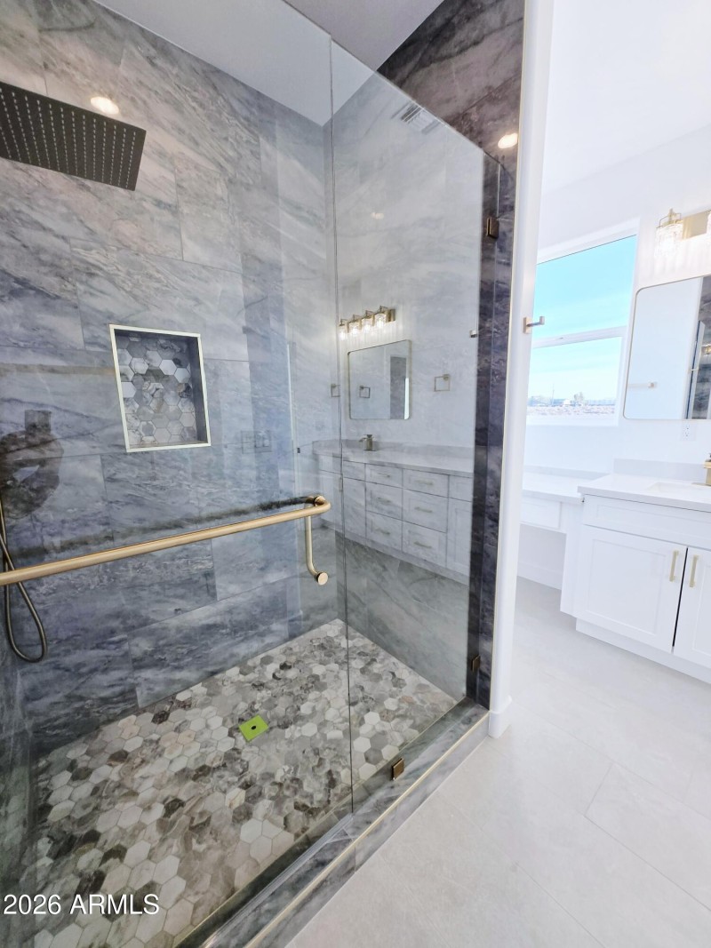 Stunning Walk in Modern Shower