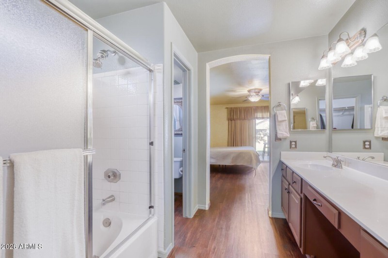 Private, Spacious en-suite bath