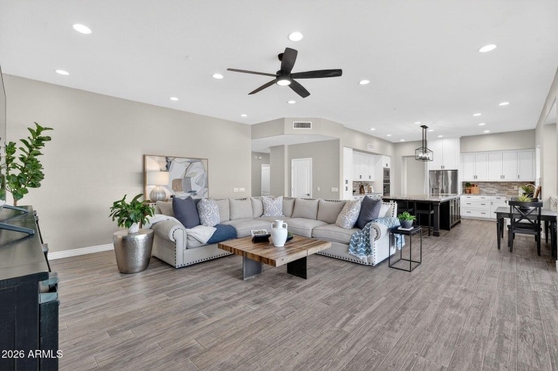 013_15-web-or-mls-32-_e_butherus_dr_678