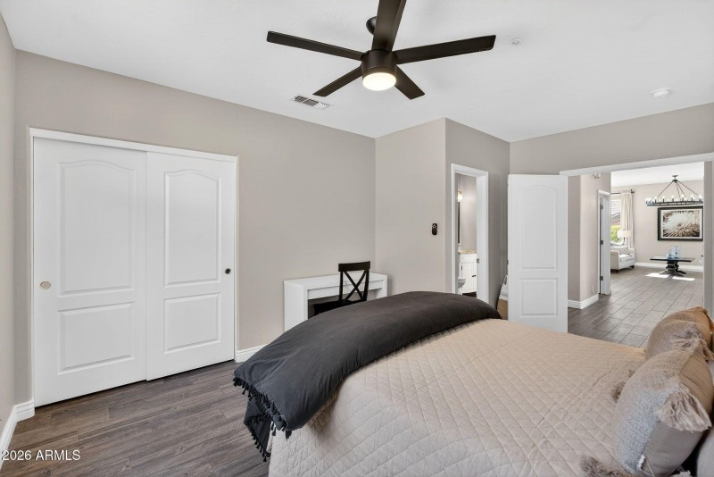 025_68-web-or-mls-06-_e_butherus_dr_403