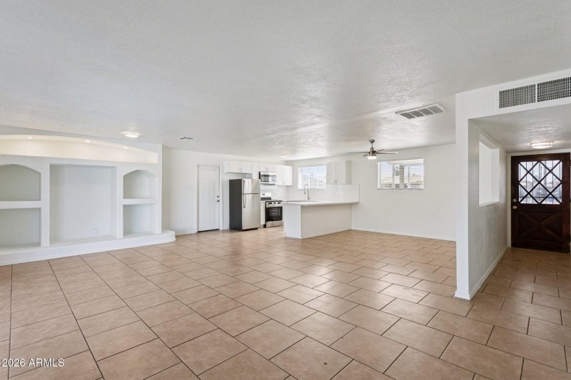 6-web-or-mls-5662-w-mariposa-st