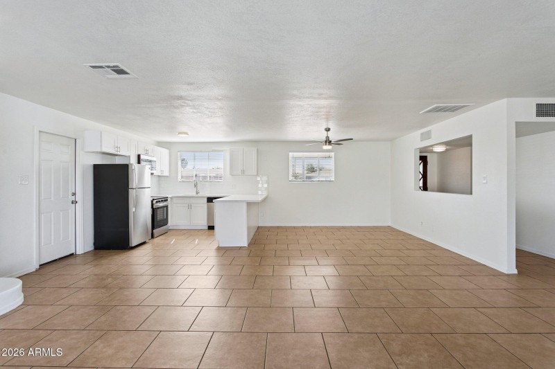 7-web-or-mls-5662-w-mariposa-st