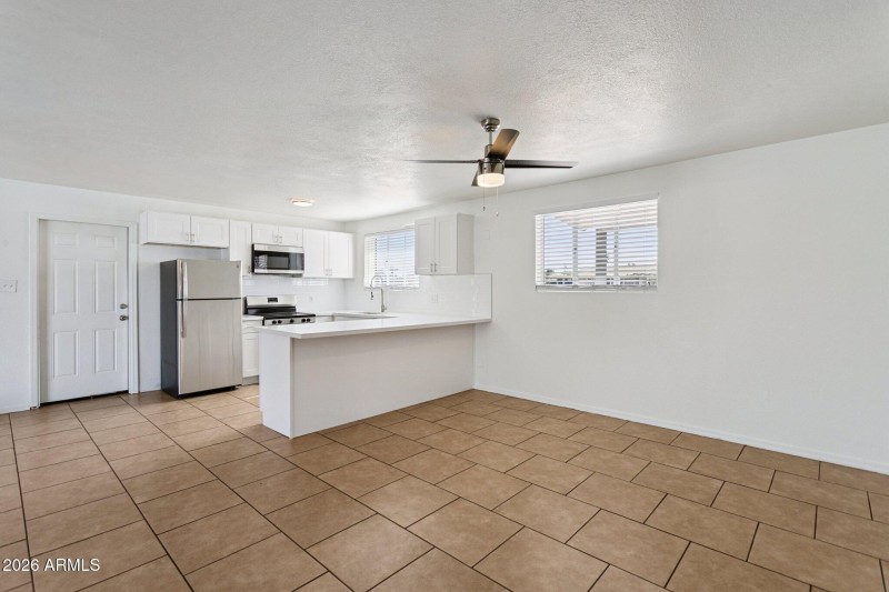 10-web-or-mls-5662-w-mariposa-st