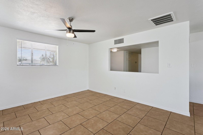 11-web-or-mls-5662-w-mariposa-st