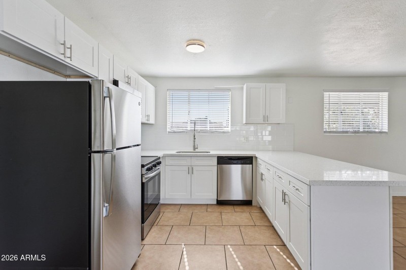 12-web-or-mls-5662-w-mariposa-st