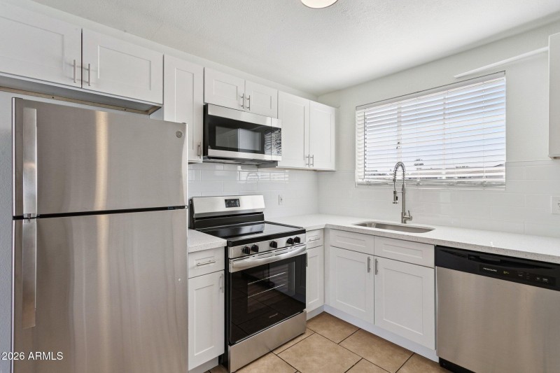 13-web-or-mls-5662-w-mariposa-st