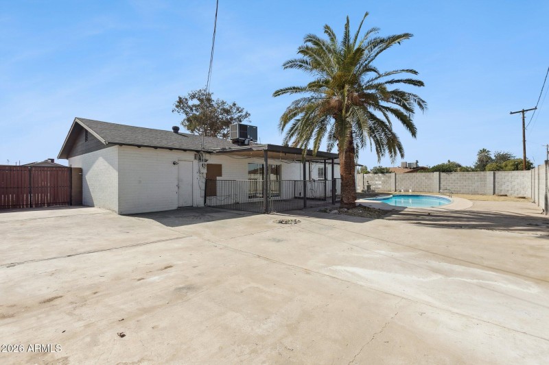 32-web-or-mls-5662-w-mariposa-st