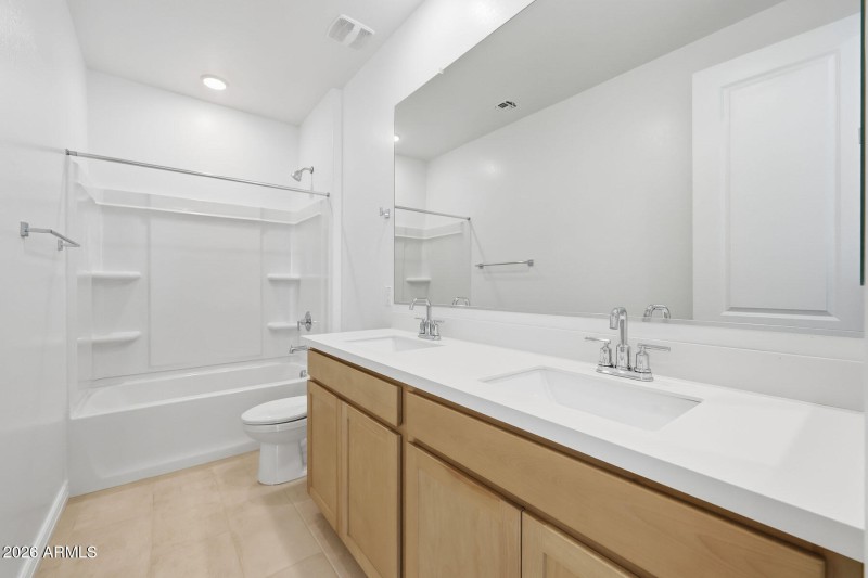 PHX_Miravida_Lot 1175_Dove_14798_Bath2