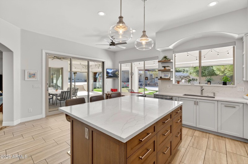 Kitchen – Island & Prep Space