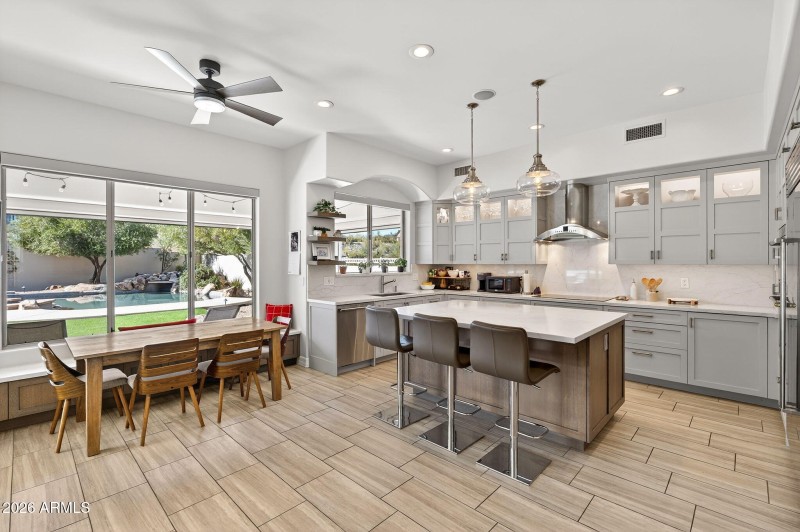 Kitchen & Dining Area