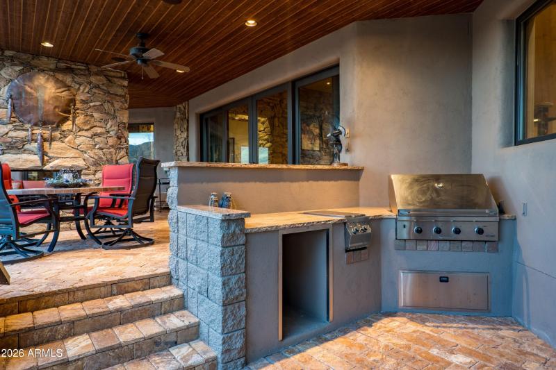 045_Alfresco Grilling and Dining