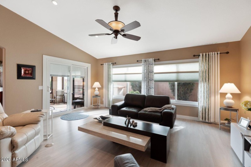 15803 Windsor Liv Rm 2