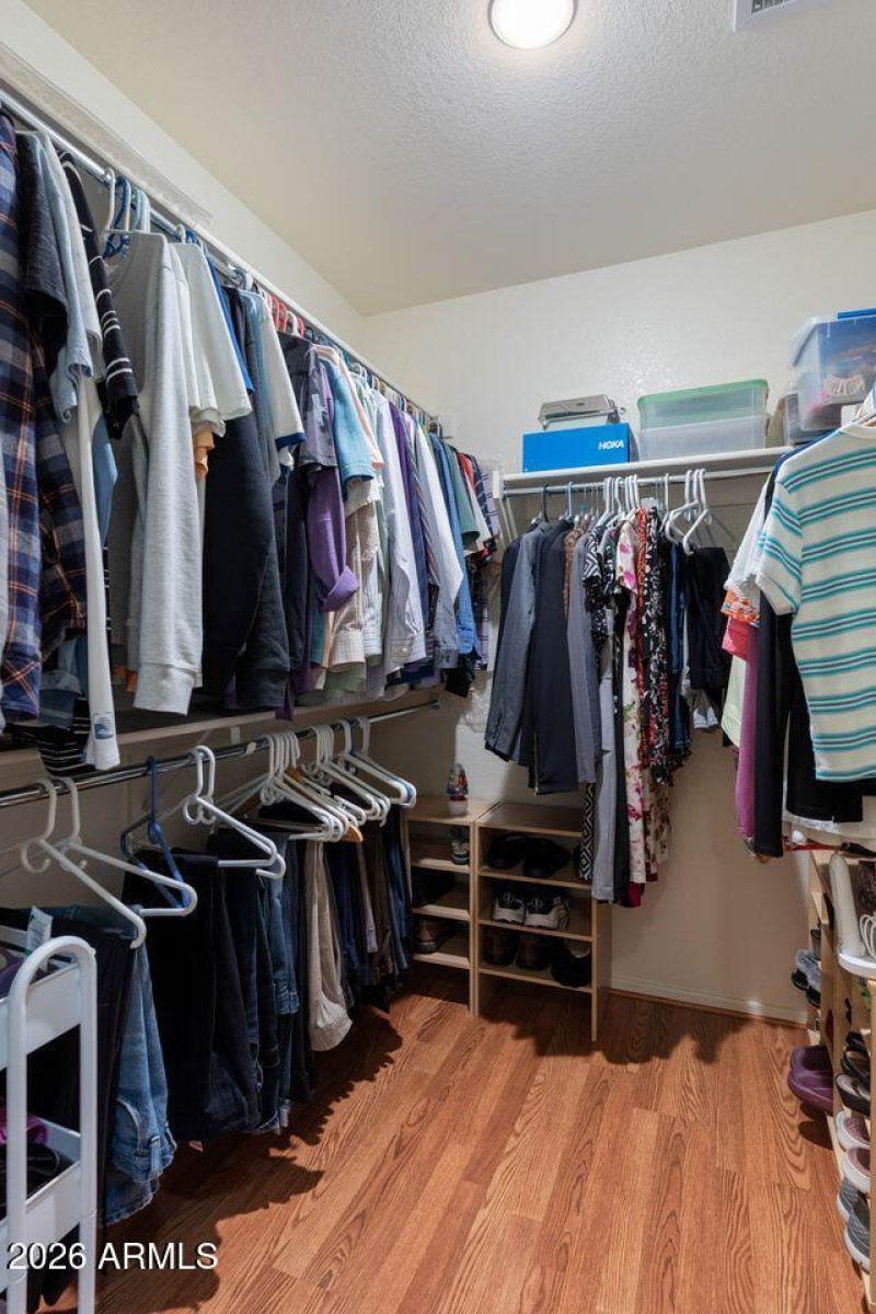 15803 W Windsor Prim Closet