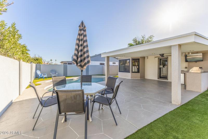 Covered Patio – Dining and seating area