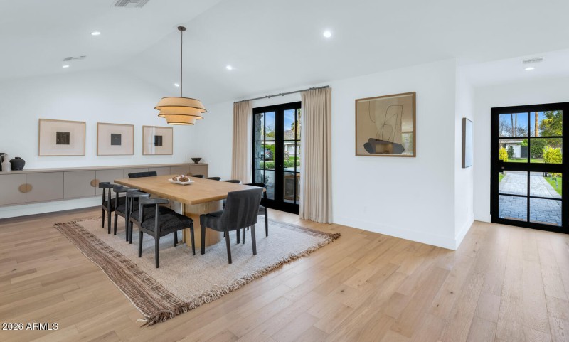 6039 E Calle Camelia-large-007-010-6039