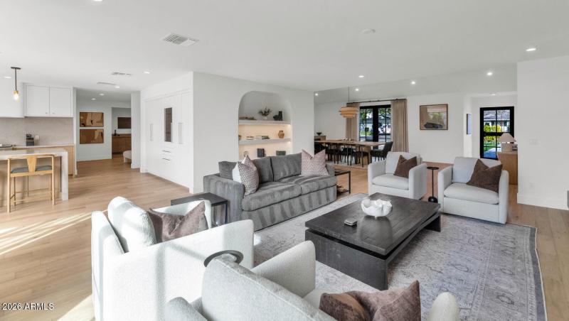 6039 E Calle Camelia