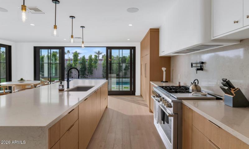 6039 E Calle Camelia-large-019-028-6039