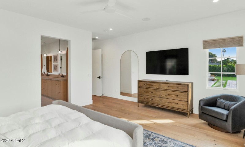 6039 E Calle Camelia-large-024-017-6039