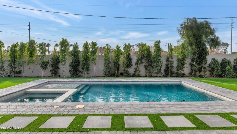 6039 E Calle Camelia-large-042-043-6039