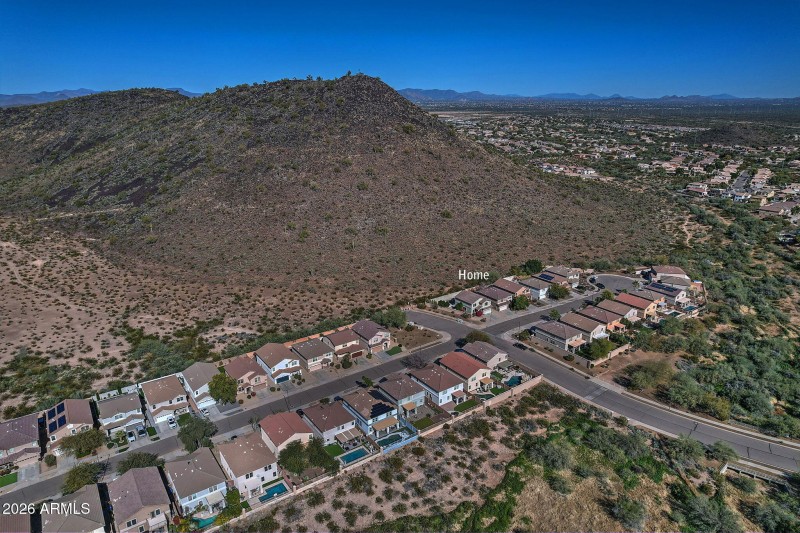 Cul de Sac street with mountain views