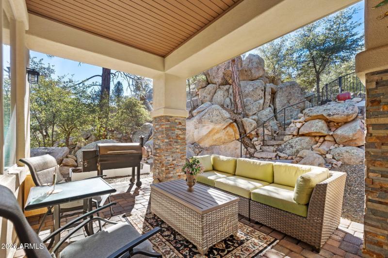 37-Back Patio (2)