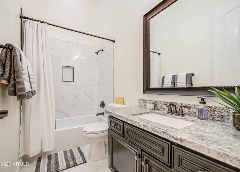 Bathroom 3-pic 2