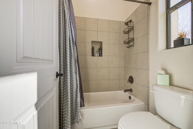 Bathroom 4-pic 2
