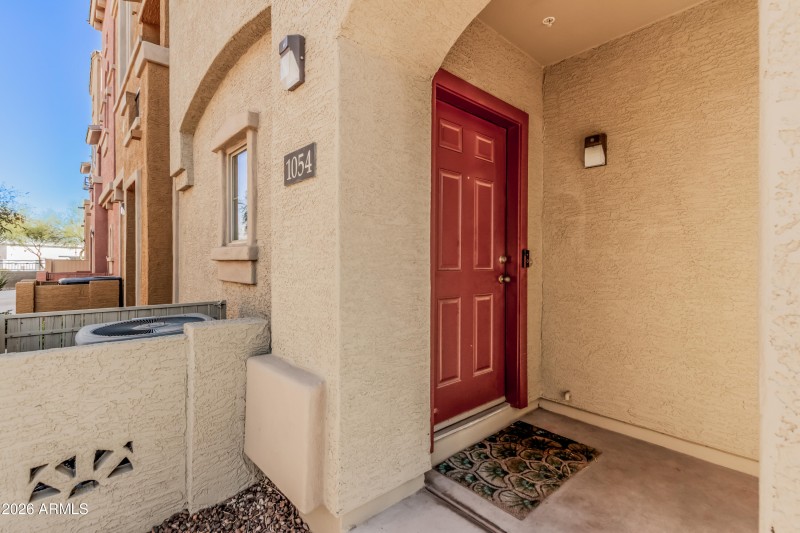 2 car garage! lock & leave!