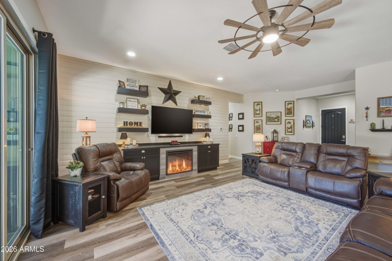 7_007_dsc_7396_with_fire