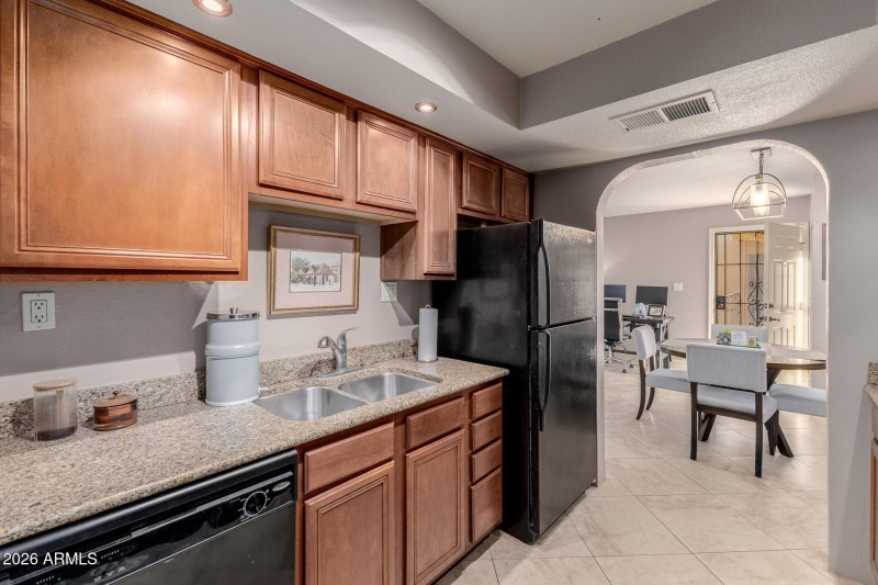 Kitchen & Dining Area