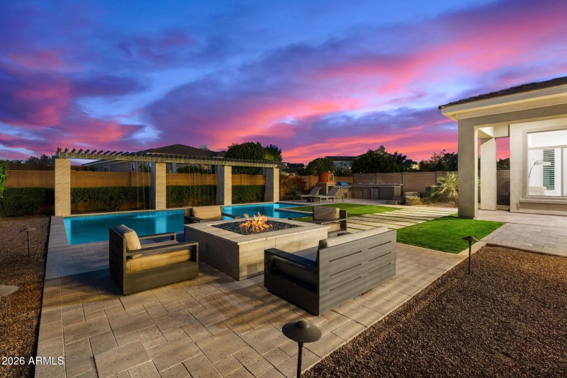 Resort-Style Oasis w Firepit