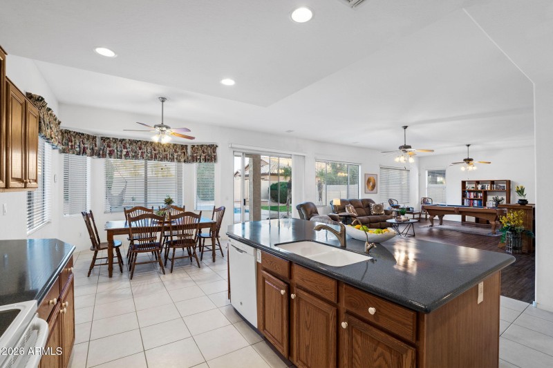 009__1255 N Evergreen St