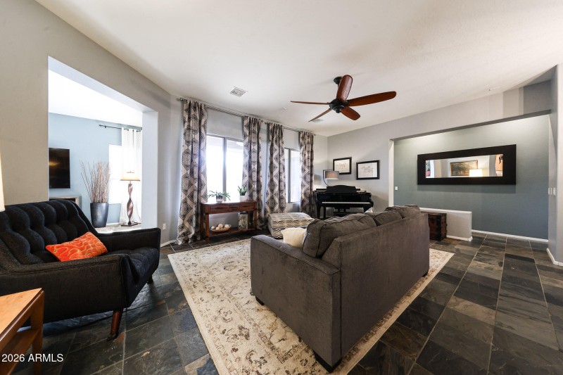 OVERSIZED LIVING ROOM