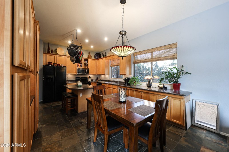 EAT IN KITCHEN NEXT TO FAMILY ROOM