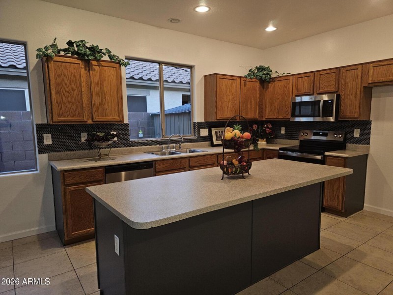 CLOSE UP VIEW OF THE KITCHEN