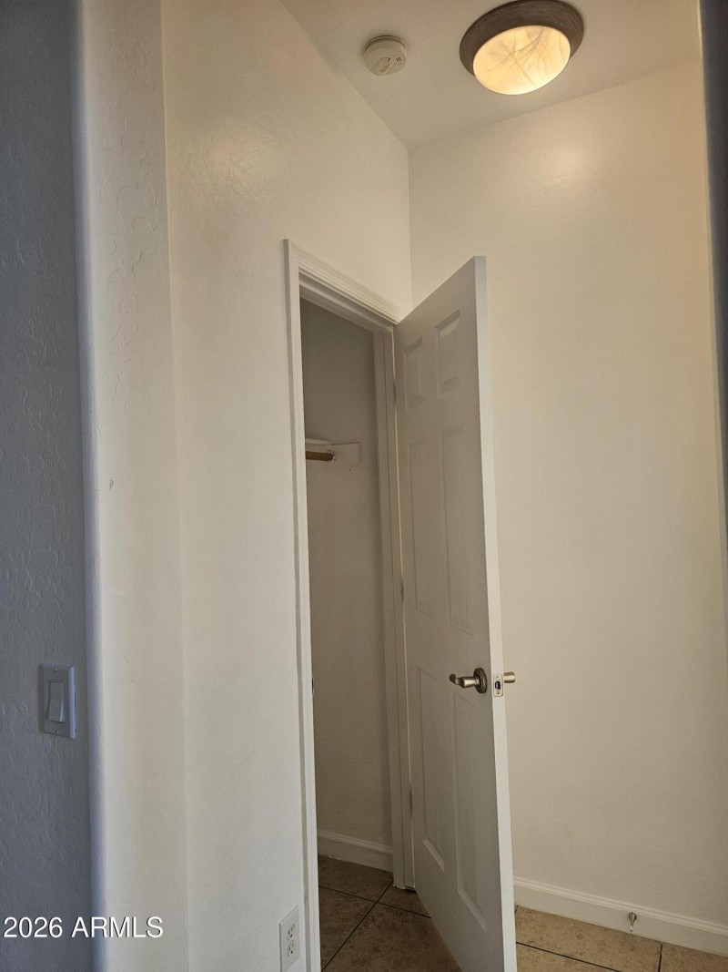 FOYER COAT CLOSET