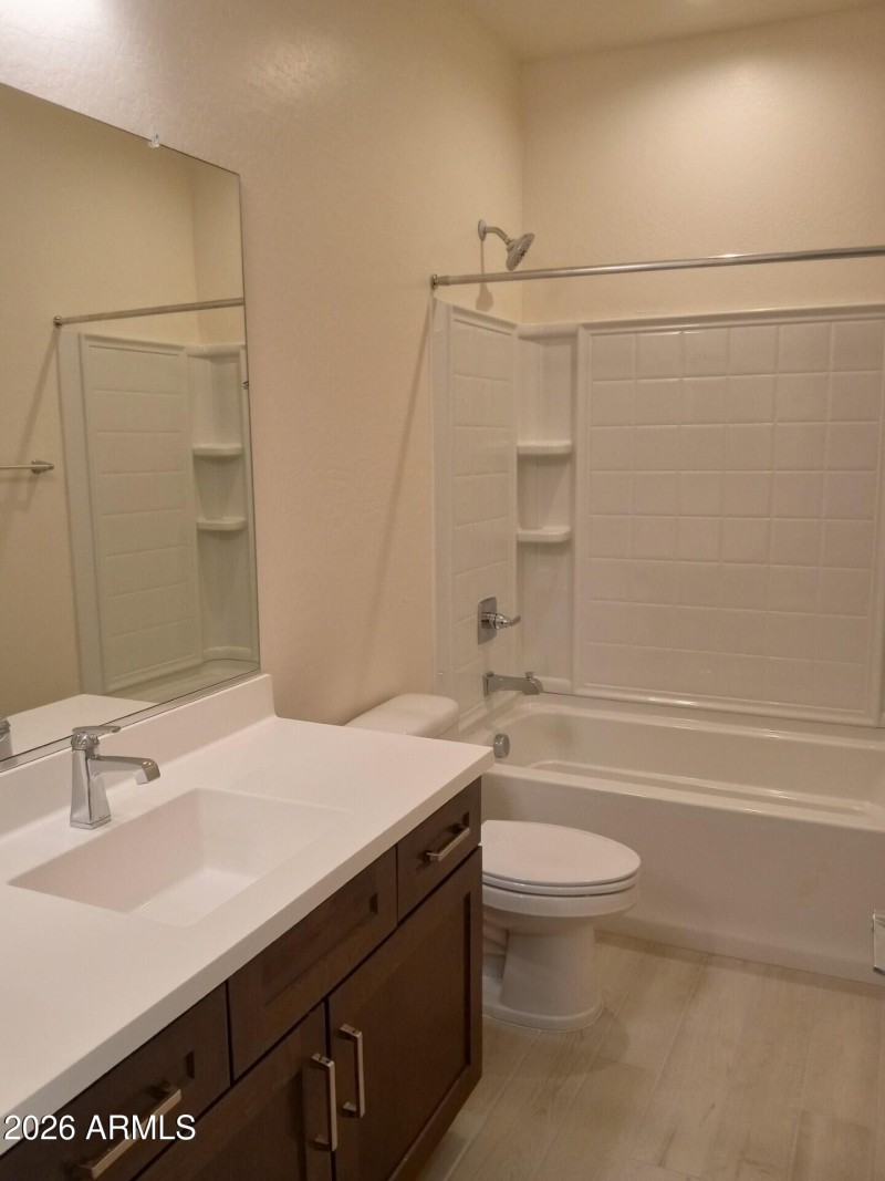 Bath 2 Upper Level Tub Shower Combo