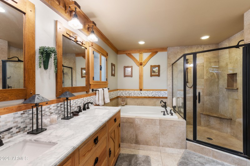 285 Navajo Trail - Primary Suite