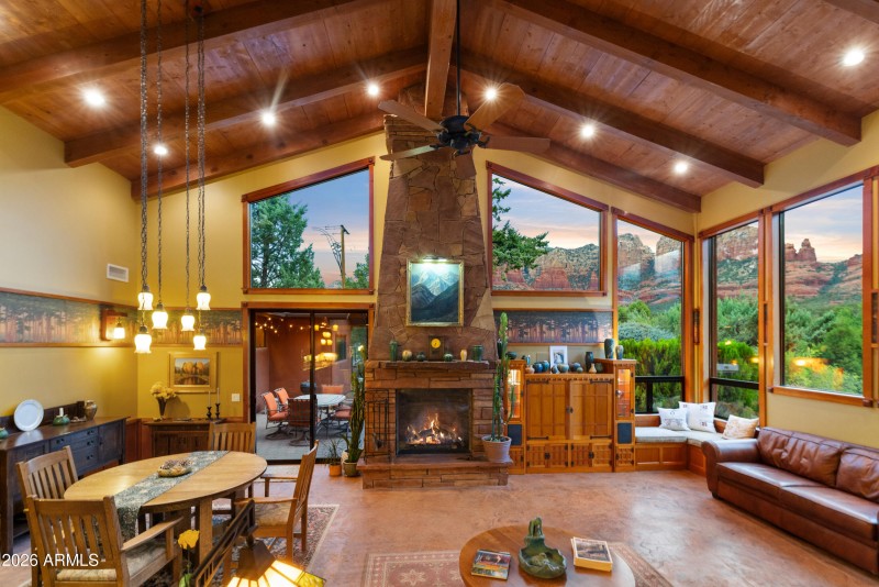 285 Navajo Trail - Great Room