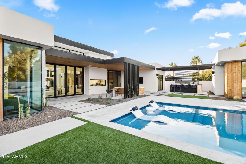 BACKYARD - POOL VIEW W/ BAJA STEP