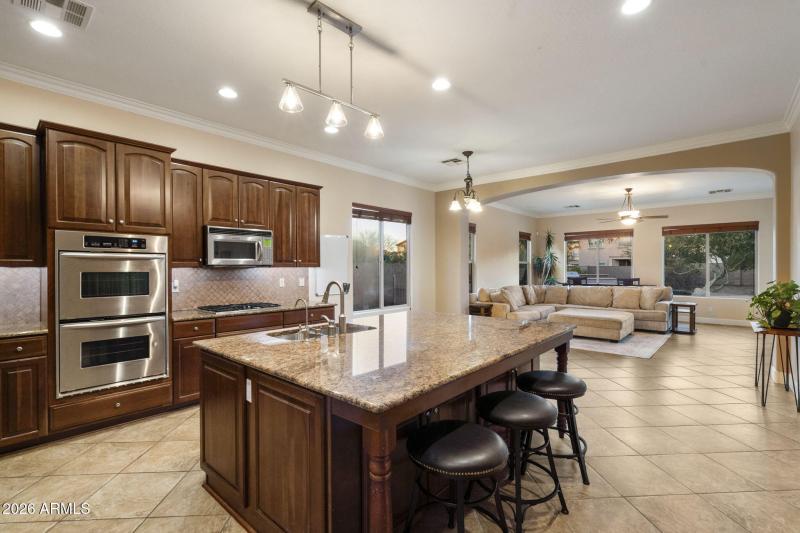 Kitchen w SS Apliances