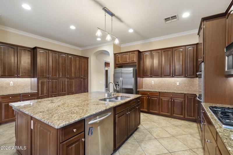 Kitchen w Wood Cabinetry