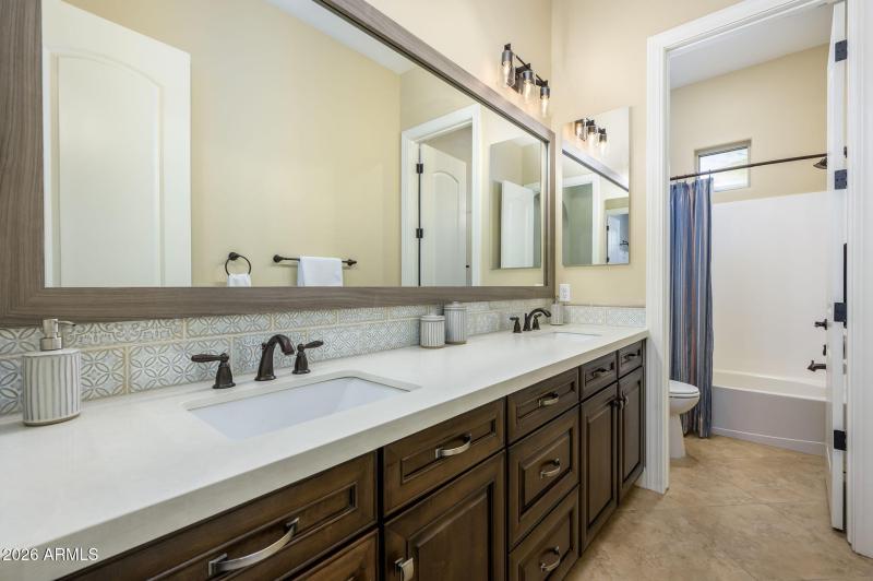 9-web-or-mls-Iris-17