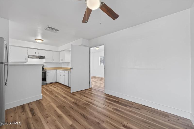 Interior - 443 N Calle Quarto-4