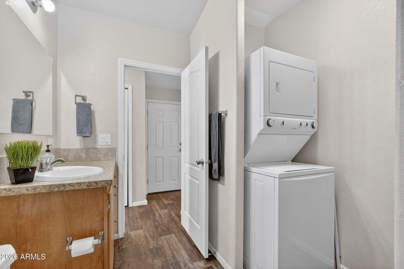 10-web-or-mls-2690-w-pilots-rest-airstri